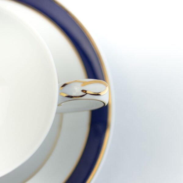 Juego de té de porcelana blanca con filo de oro y azul cobalto (27 piezas) Royal Blue, 12 tazas de té, 12 platillos para tazas, 1 tetera, 1 lechera, 1 azucarero