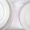 4-8.jpg Platos de presentación de porcelana blanca con filo de oro (2 piezas) Bremen