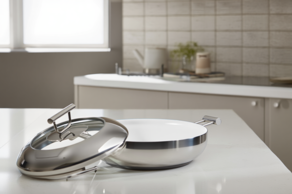 912c3f0a-0c05-40c0-b834-c38323710eee.png Paellera Nápoles 28 cm con Tapa – Interior Cerámico Antiadherente | Acero Inoxidable Apto para Inducción y Lavavajillas | Alta Resistencia y Fondo Termodifusor – CRC Classic Range of Cuisine