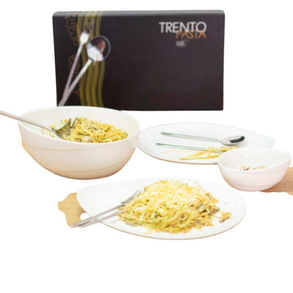 Diseno-sin-titulo-1.png Set de Cubiertos para Pasta Trento (18 Piezas) Acero Inoxidable Pulido Espejo, 6 Tenedores, 6 Cucharas, 1 Cucharón, 2 Platos, 1 Ensaladera y 2 Boles