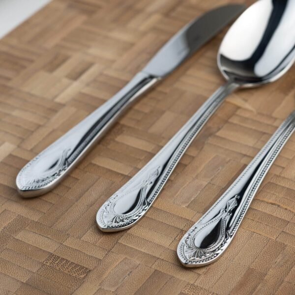 KOLN-1285-SS-DOC-POSTRE-FONDO-MADERA.jpg 1285 ACERO POSTRE 6X3 18 piezas Cubertería de postre o merienda (6X3) 6 tenedores , 6 cucharas y 6 cuchillos de postre