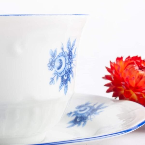 Juego Café o Té de porcelana blanca (27 piezas) Lubeck Blue12 tazas,12 platos, azucarero, cremera y cafetera