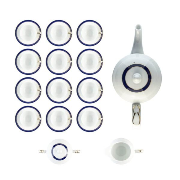 anadir-un-poco-de-texto.jpg Juego de café de porcelana blanca con filo de oro y azul cobalto (27 piezas) Royal Blue, 12 tazas de café, 12 platillos para tazas, 1 azucarero, 1 cafetera, 1 cremera, diseño clásico