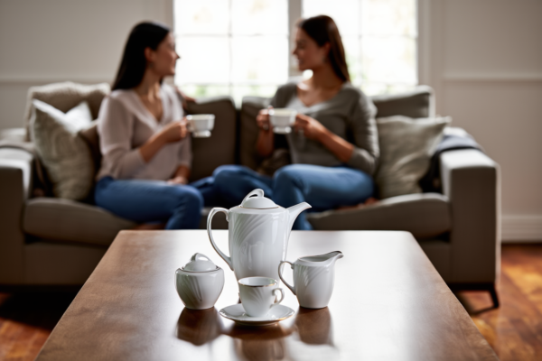 cafe-lubeck-r-.png Juego de café de porcelana blanca Lubeck R, 27 piezas con filo dorado, 12 tazas y 12 platillos, cafetera, azucarero y lechera, apto lavavajillas