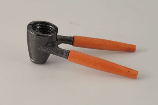 cascanueces-abrebotellas-crc-kirie-6-scaled-1.jpg Cascanueces, avellanas y Abrebotellas de Aleación Metálica y Madera, 16 cm