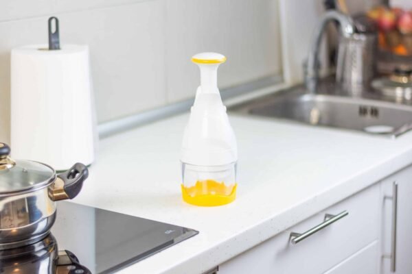 circus-picadora-cebollas-cortador-verduras-chooper-5-1-scaled-1.jpg Picadora de Verduras Manual (1 pieza) Colección Circus en Acero Inoxidable con Mango Ergonómico y Base Antideslizante