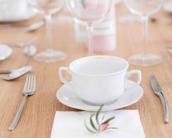 Juego de boles (24 piezas) consomé de porcelana blanca  Lubeck, 12 boles consomé con asas (35 cl), 12 platillos para tazas, con filo de oro