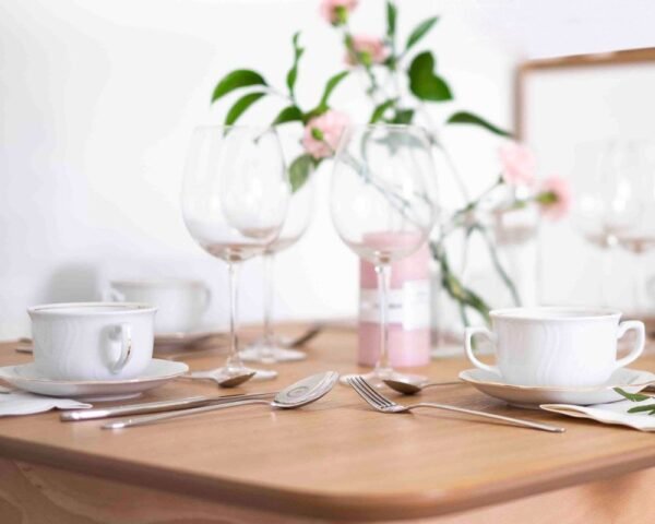 Juego de boles (24 piezas) consomé de porcelana blanca  Lubeck, 12 boles consomé con asas (35 cl), 12 platillos para tazas, con filo de oro