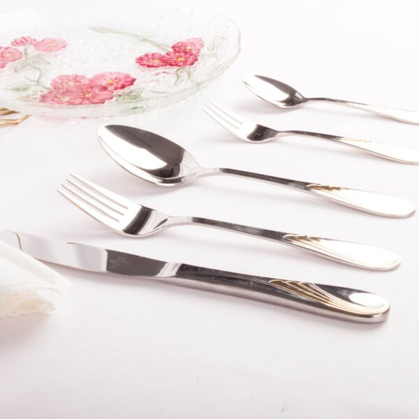 cuberterianapoles2000-10.jpg Juego de cubiertos en acero inoxidable 18/10 pulidos y decorados en oro (30 piezas) Nápoles, 6 cucharas, 6 tenedores, 6 cuchillos, 6 cucharas de postre, 6 tenedores de postre