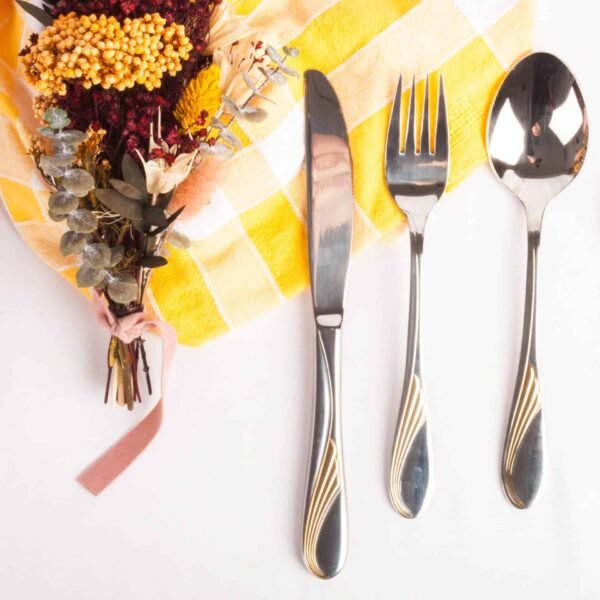 cuberterianapoles2000-24.jpg Juego de cubiertos en acero inoxidable 18/10 pulidos y bañados en oro (18 piezas) Nápoles, 6 cucharas, 6 tenedores, 6 cuchillos