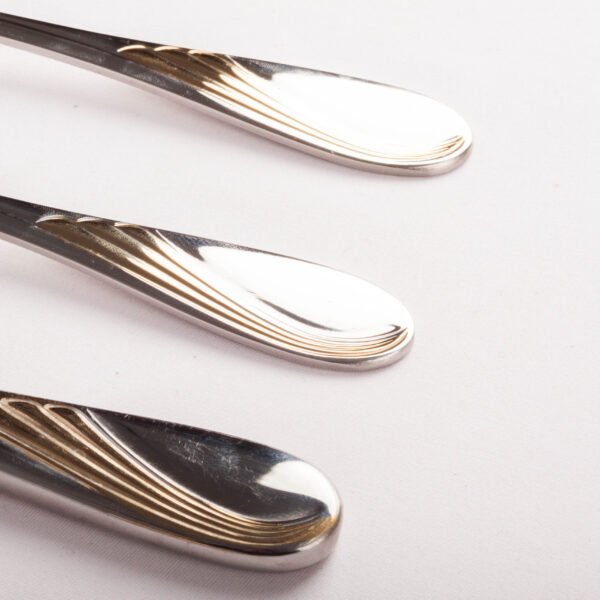 cuberterianapoles2000-4.jpg Juego de cubiertos en acero inoxidable 18/10 pulidos y bañados en oro (18 piezas) Nápoles, 6 cucharas, 6 tenedores, 6 cuchillos