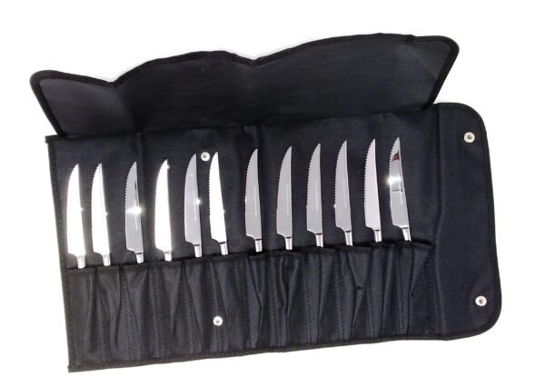 cuchillos-chuleteros-12-trento-1-scaled-1.jpg Set de Cuchillos para carne Chuleteros (12 piezas)Trento Kobe de Acero Inoxidable Pulido con Hoja micro dentada , curvas afiladas con Funda de Transporte o regalo
