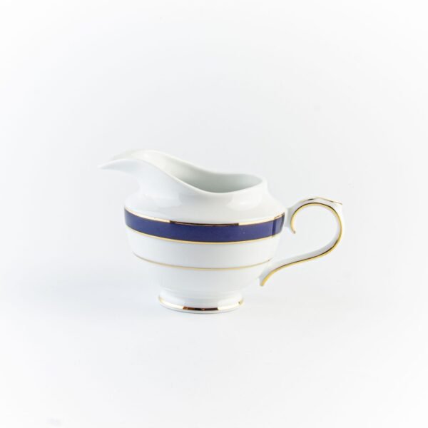 dsc_20632.jpg Juego de café de porcelana blanca con filo de oro y azul cobalto (27 piezas) Royal Blue, 12 tazas de café, 12 platillos para tazas, 1 azucarero, 1 cafetera, 1 cremera, diseño clásico