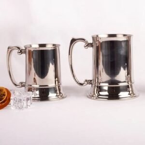jarra-para-cerveza-metalica-cervecera.jpg Juego de 2 Jarras de Cerveza de Acero Inoxidable con Asa – Estilo Medieval, Resistentes y Ligeras – Jarra Pequeña y Mediana