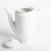 juegodecafesena-1000x1000-19.jpg Juego de café de porcelana blanca con filo de oro (27 piezas) Sena, 12 tazas de café, 12 platillos para tazas, 1 azucarero, 1 cafetera, 1 cremera, diseño clásico