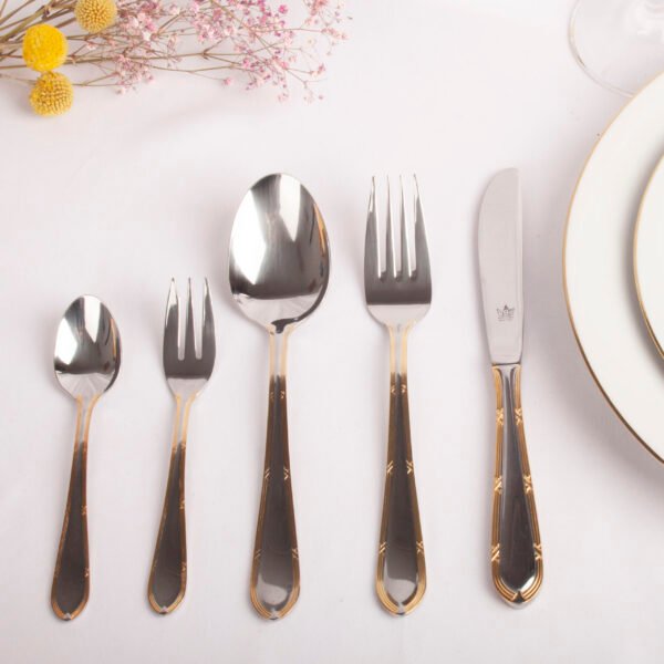 nurember1210_6.jpg Juego de cubiertos en acero inoxidable 18/10 pulidos y bañados en oro (30 piezas) Nuremberg, 6 cucharas, 6 tenedores, 6 cuchillos, 6 cucharas de postre, 6 tenedores de postre