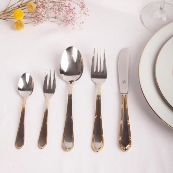 nurember1210_7.jpg Juego de cubiertos en acero inoxidable 18/10 pulidos y bañados en oro (30 piezas) Nuremberg, 6 cucharas, 6 tenedores, 6 cuchillos, 6 cucharas de postre, 6 tenedores de postre