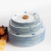 platoslubeckblue-1000x1000-29.jpg Juego de Platos de Porcelana Blanca (18 piezas) Lubeck blue, 6 Platos Llanos, 6 Platos Hondos, 6 Platos de Postre, Diseño Floral