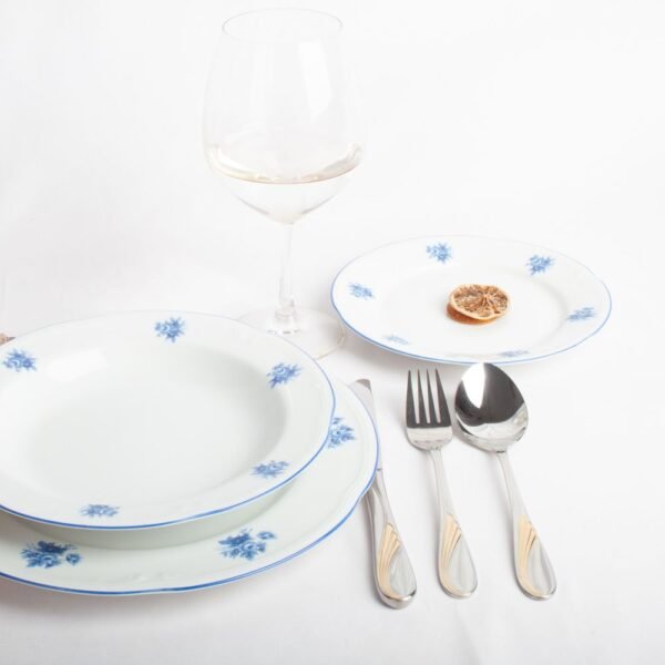 platoslubeckblue-1000x1000-30.jpg Juego de Platos de Porcelana Blanca (18 piezas) Lubeck blue, 6 Platos Llanos, 6 Platos Hondos, 6 Platos de Postre, Diseño Floral