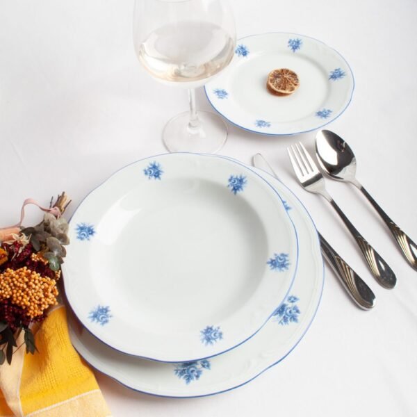 platoslubeckblue-1000x1000-31.jpg Juego de Platos de Porcelana Blanca (18 piezas) Lubeck blue, 6 Platos Llanos, 6 Platos Hondos, 6 Platos de Postre, Diseño Floral