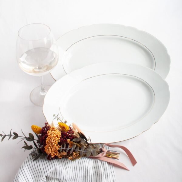 vajillasena-fuentes-1000x1000-9.jpg Juego de bandejas de porcelana blanca (2 piezas) Sena, 1 bandeja grande (37 cm), 1 bandeja pequeña (33 cm)